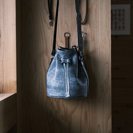 Bucket shoulder bag