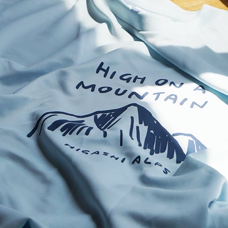 HIGASHI ALPS ／ HIGH ON A MOUNTAIN dry Tシャツ