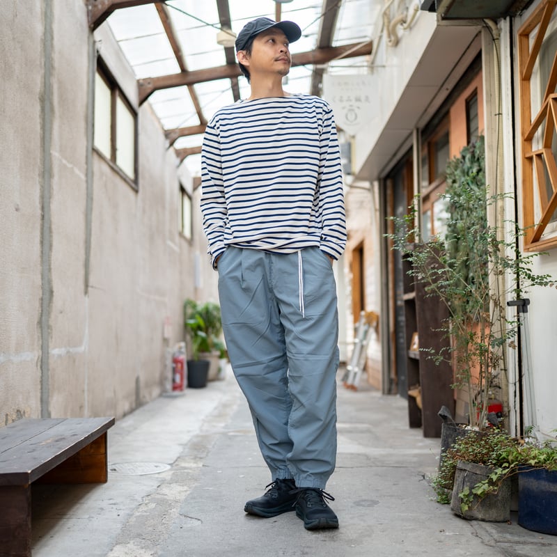 迷迭香マンネンロウ　NYLON HARVEST TRAINER　ネイビー マジで傑作！】迷迭香の“ハーベストトレーナー”こそ肩肘張らない大人の