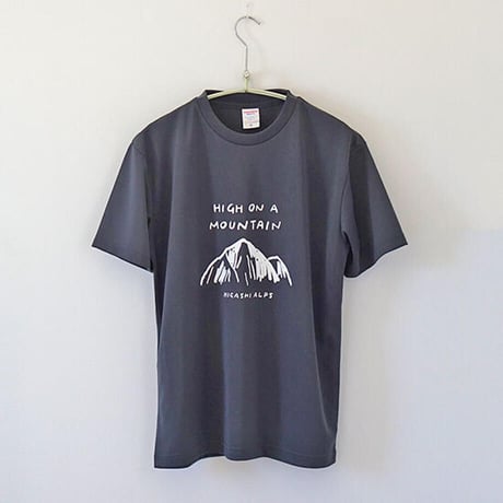 HIGASHI ALPS ／ HIGH ON A MOUNTAIN dry Tシャツ