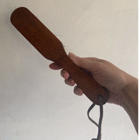 CLOTHES BRUSH