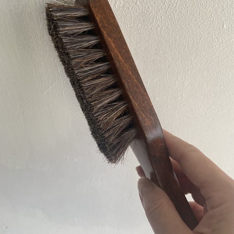 CLOTHES BRUSH