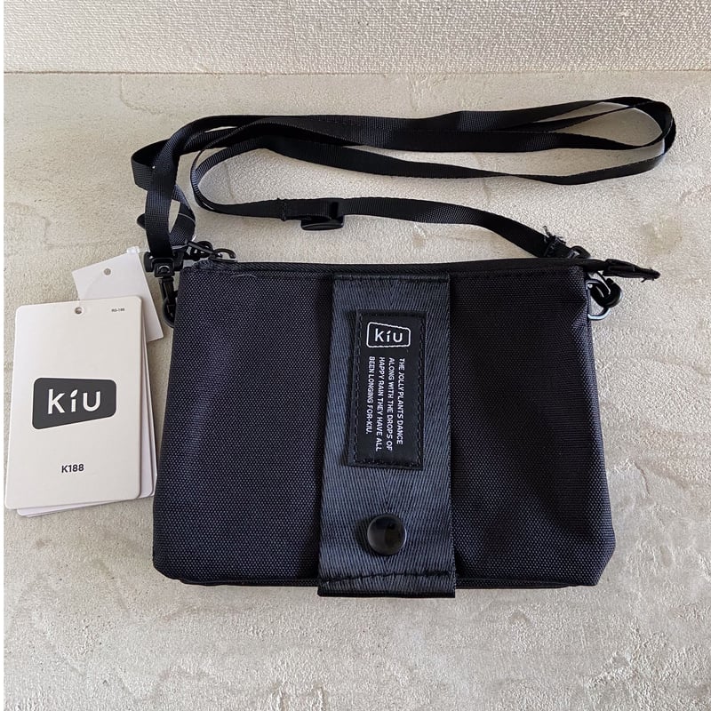 kiu エチケットポーチ ブラック | avec monochrome design