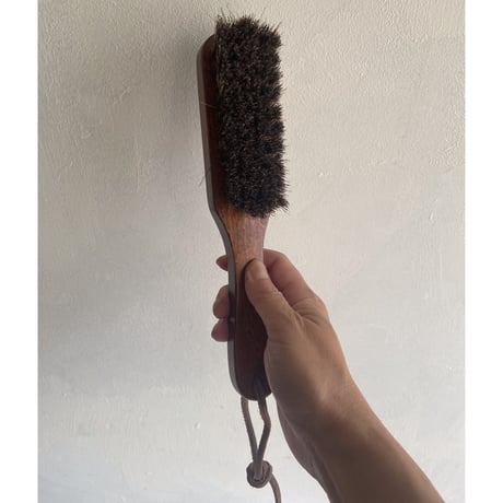 CLOTHES BRUSH