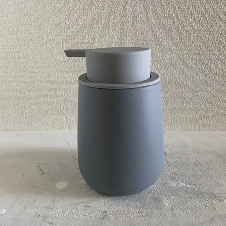 マットな質感のソープディスペンサー　泡タイプ