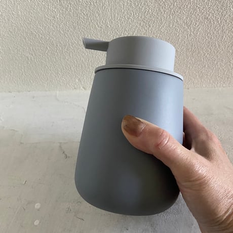 マットな質感のソープディスペンサー　泡タイプ