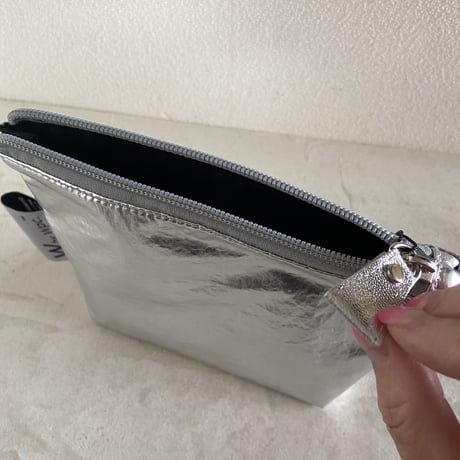 SHINY POUCH シャイニーポーチ　シルバー