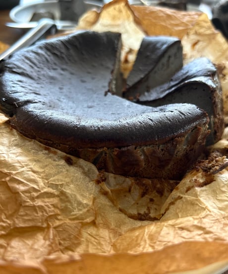 黒胡麻バスクチーズケーキ