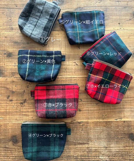 チェックのポーチ