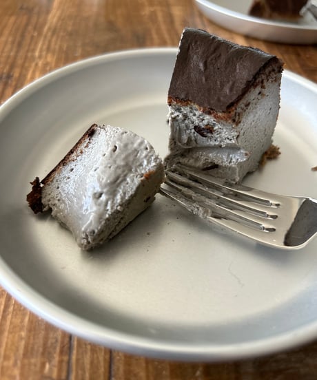 黒胡麻バスクチーズケーキ
