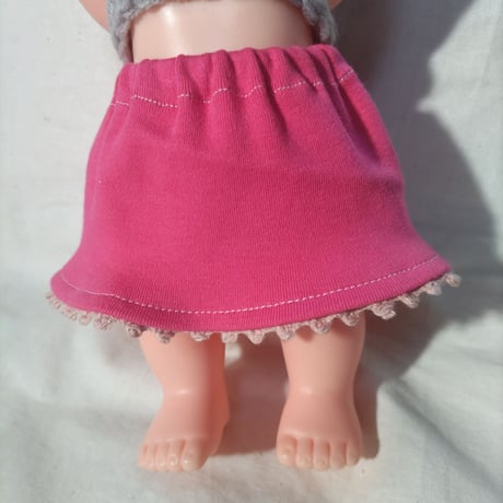 お人形(身長25～26㎝サイズ)の裾レース付スカート【薄ピンクレース付濃い目ピンク】1116006S