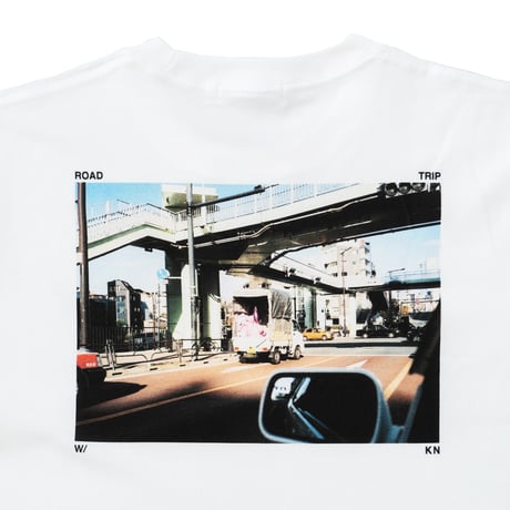"ROAD TRIP W/KN scene1" T-shirts (WHITE)