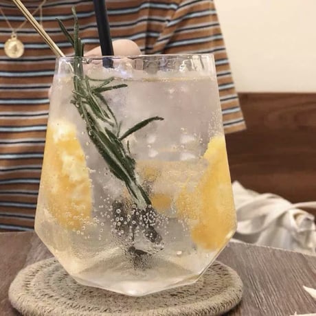 ダイヤモンド型グラス