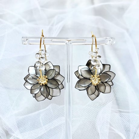 𝐟𝐥𝐞𝐮𝐫 𝐧𝐨𝐢𝐫 (フルールノワール) ピアス/イヤリング