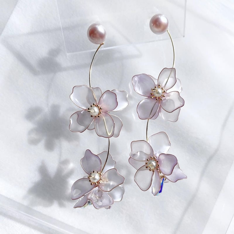 ちょっこり♥小花と樹脂薔薇ビジュー アシメ ブルー ピアス/イヤリング 