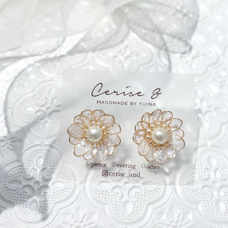 retro flower ピアス イヤリング お盆特別】𝚛𝚎𝚝𝚛𝚘 𝚕𝚊𝚌𝚎 𝚏𝚕𝚘𝚠𝚎𝚛ピアス/イヤリング | Cerise &