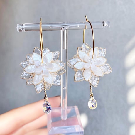 【再入荷】𝒇𝒍𝒆𝒖𝒓 𝒅𝒆 𝒈𝒍𝒂𝒄𝒆 ❄️ピアス/イヤリング