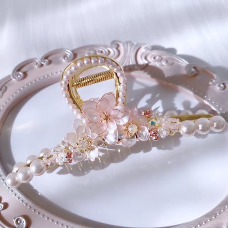 【再入荷】𝐬𝐚𝐤𝐮𝐫𝐚 バンスクリップ🌸