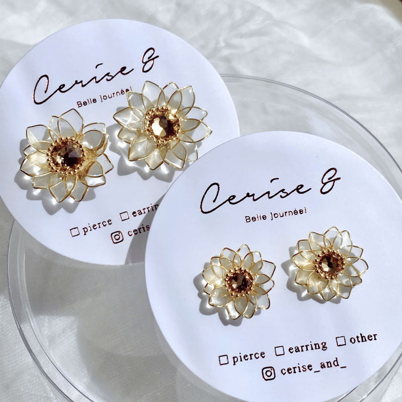 再入荷】 𝗛𝗶𝗺𝗮𝘄𝗮𝗿𝗶 𝟮𝟬𝟮𝟲🌻 .⋆ ピアス / イヤリング