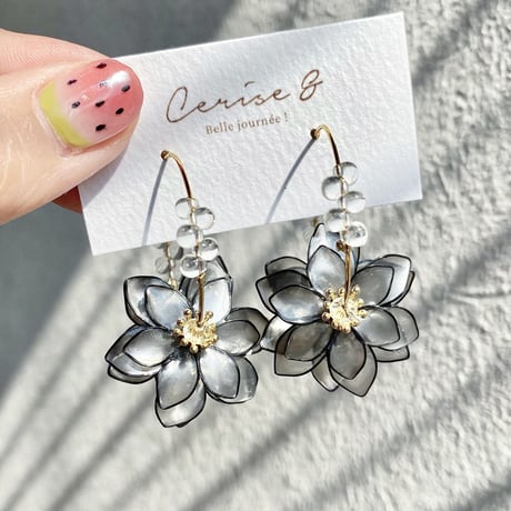 𝐟𝐥𝐞𝐮𝐫 𝐧𝐨𝐢𝐫 (フルールノワール) ピアス/イヤリング
