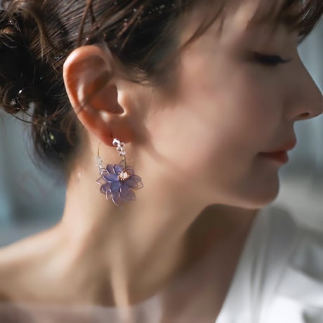 【再販】𝐟𝐥𝐞𝐮𝐫𝐬 𝐛𝐫𝐢𝐥𝐥𝐚𝐧𝐭𝐞𝐬 ピアス/イヤリング