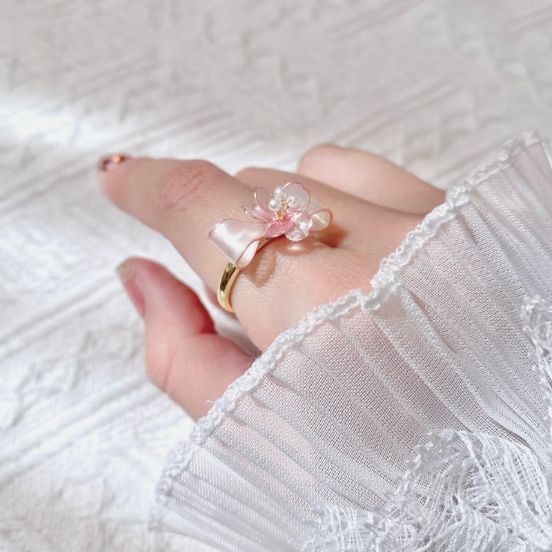 𝗌𝖺𝗄𝗎𝗋𝖺 𝗌𝖺𝗄𝗎 𝗋𝗂𝖻𝖻𝗈𝗇🌸 ring | Cerise &