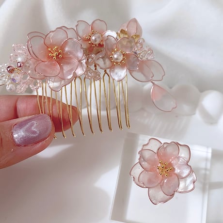 【再入荷】𝐬𝐚𝐤𝐮𝐫𝐚 ヘアコーム🌸