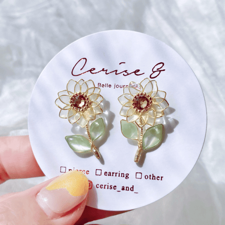 𝗉𝖾𝗍𝗂𝗍 𝗌𝗈𝗅𝖾𝗂𝗅 🌻 ピアス / イヤリング