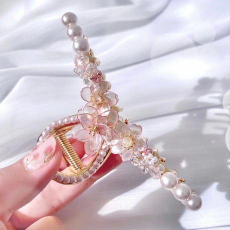 【再入荷】𝐬𝐚𝐤𝐮𝐫𝐚 バンスクリップ🌸