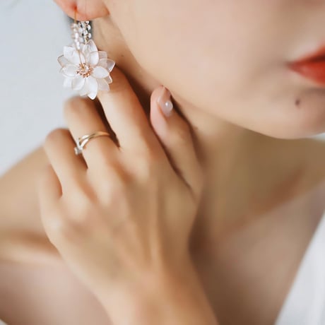 【再販】𝐟𝐥𝐞𝐮𝐫𝐬 𝐛𝐫𝐢𝐥𝐥𝐚𝐧𝐭𝐞𝐬 ピアス/イヤリング