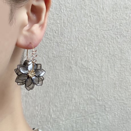 𝐟𝐥𝐞𝐮𝐫 𝐧𝐨𝐢𝐫 (フルールノワール) ピアス/イヤリング