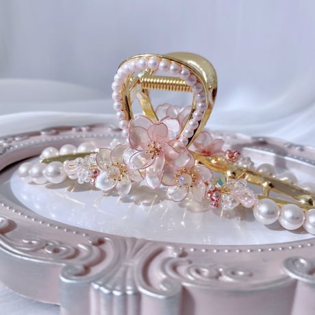 【再入荷】𝐬𝐚𝐤𝐮𝐫𝐚 バンスクリップ🌸
