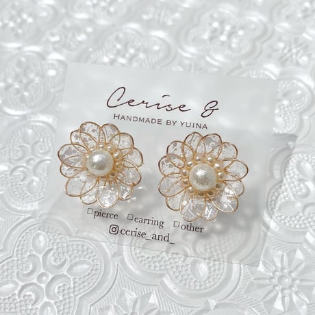 【再入荷】𝚛𝚎𝚝𝚛𝚘 𝚕𝚊𝚌𝚎 𝚏𝚕𝚘𝚠𝚎𝚛ピアス/イヤリング