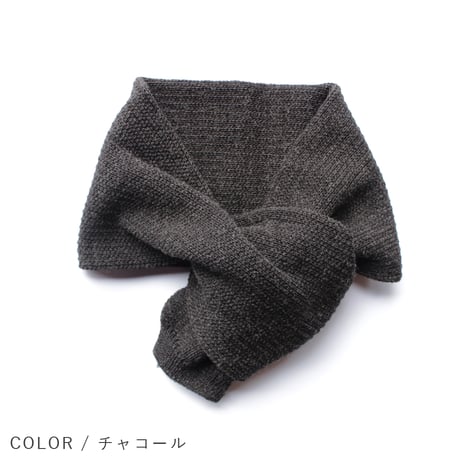 ふんわりウール混のほどよいボリューム感ショートマフラー