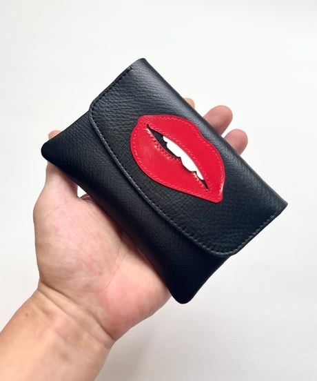 「Biting Lip」POCKET TISSUE CASE