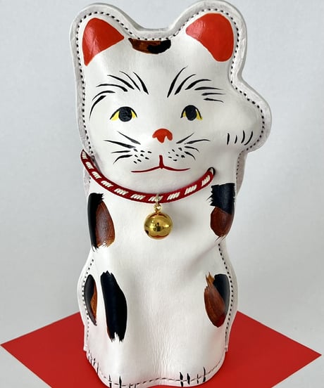 革の招き猫