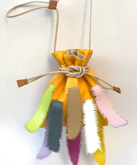 DRAWSTRING FEATHER SHOULDER BAG カラフル