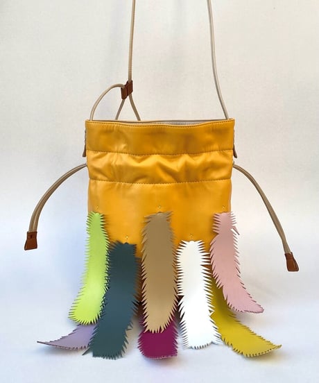 DRAWSTRING FEATHER SHOULDER BAG カラフル