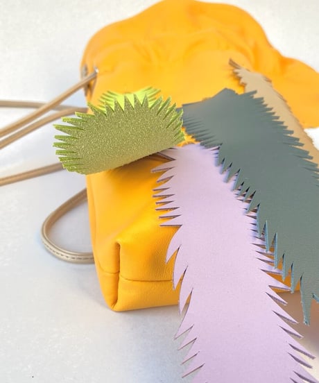 DRAWSTRING FEATHER SHOULDER BAG カラフル