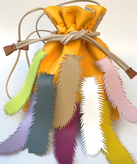 DRAWSTRING FEATHER SHOULDER BAG カラフル