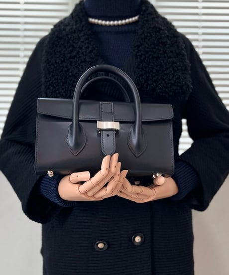 SHORT HANDLE HAND BAG “stoic”