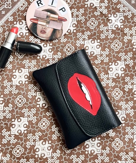 「Biting Lip」POCKET TISSUE CASE