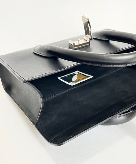 SHORT HANDLE HAND BAG “stoic”