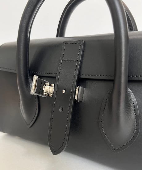 SHORT HANDLE HAND BAG “stoic”