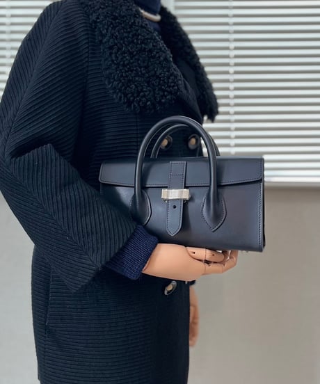 SHORT HANDLE HAND BAG “stoic”