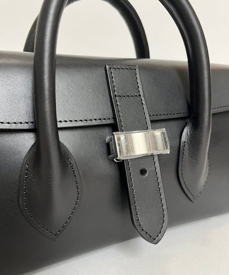 SHORT HANDLE HAND BAG “stoic”