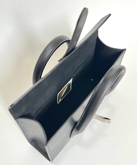 SHORT HANDLE HAND BAG “stoic”