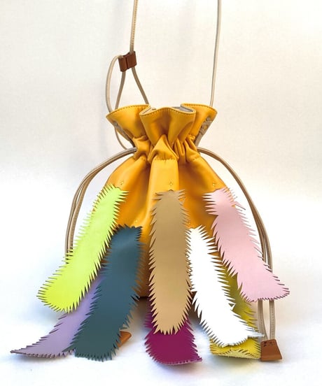 DRAWSTRING FEATHER SHOULDER BAG カラフル