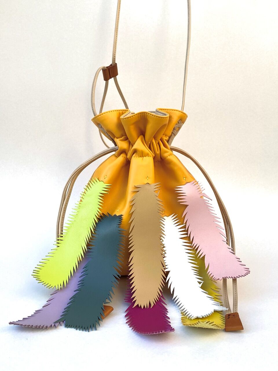 ◆ILLIGO◆ Feather shirring string bag 2 COLOR 5013027136 MUSINSA公式 | ILLIGO Feather Shirring String Bag - 2 COLOR
