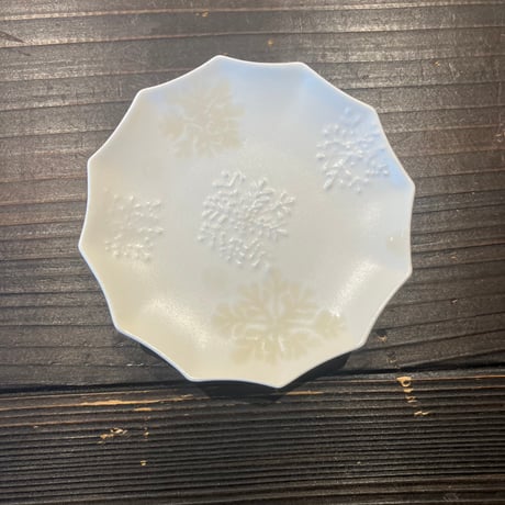武山窯　砂糖衣12角豆皿雪結晶（白）